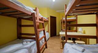 Гостиница Hostel Oazis Томск Кровать в общем 6-местном номере для мужчин и женщин-4