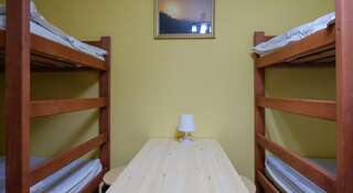 Гостиница Hostel Oazis Томск Кровать в общем 10-местном номере для мужчин и женщин-1